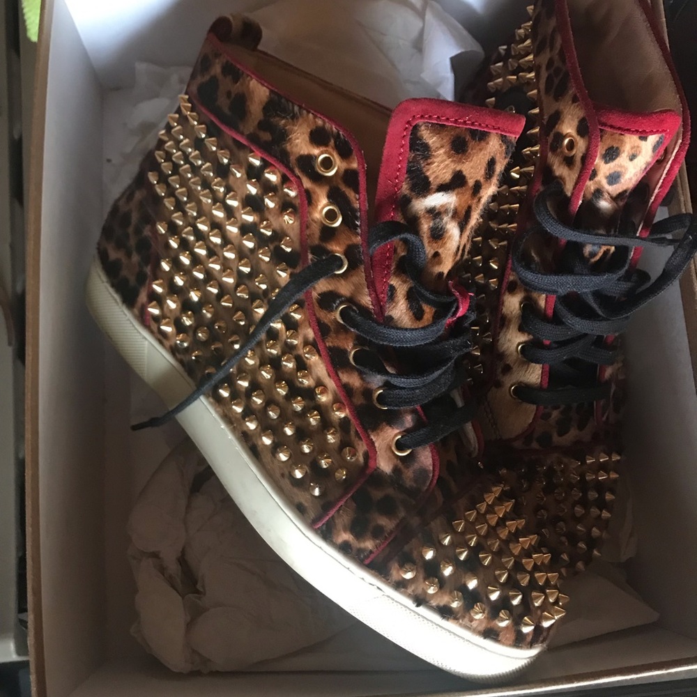 100% authentic.... description on the box ...